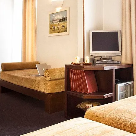 Arni Domotel Hotell