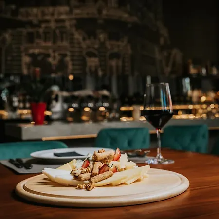 מלון Arni Domotel 4*