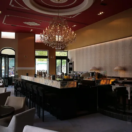 Hotell Arni Domotel 4*