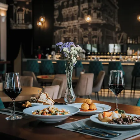 Hotell Arni Domotel 4*