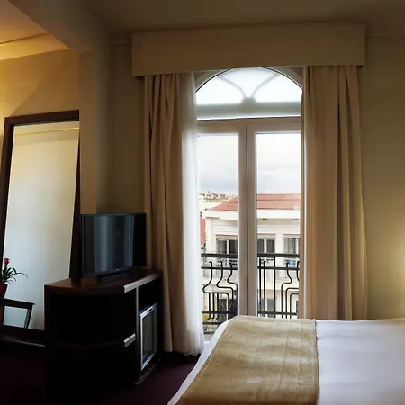 Arni Domotel